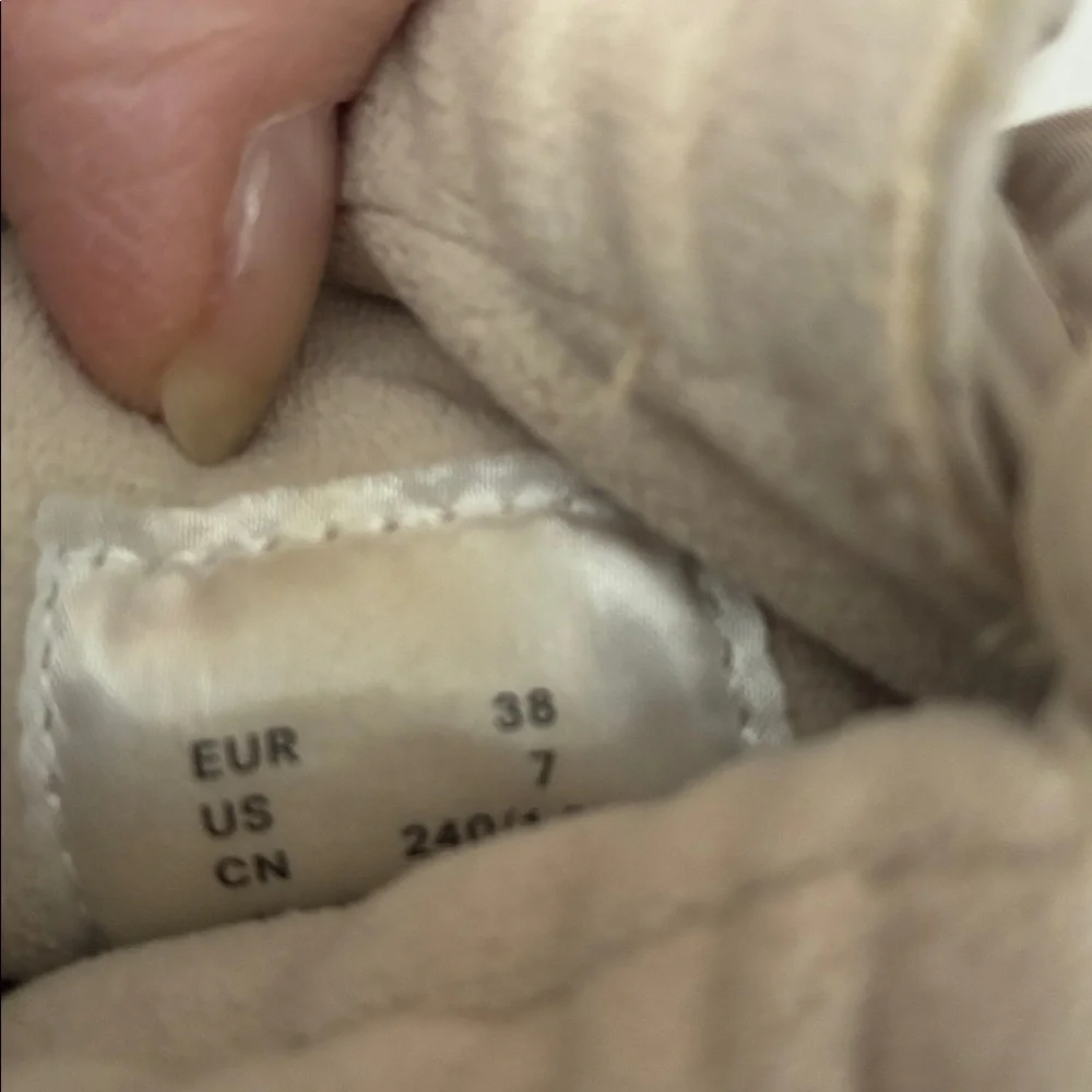 H&M Padded Trainer Puffer Pillow Boots Beige Cream SZ 7  (38)  Like new!